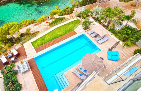 Infinity-Pool & Garten